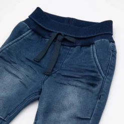 Baby Jeans zum Krempeln