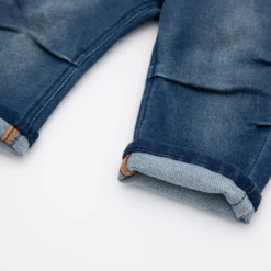 Baby Jeans zum Krempeln