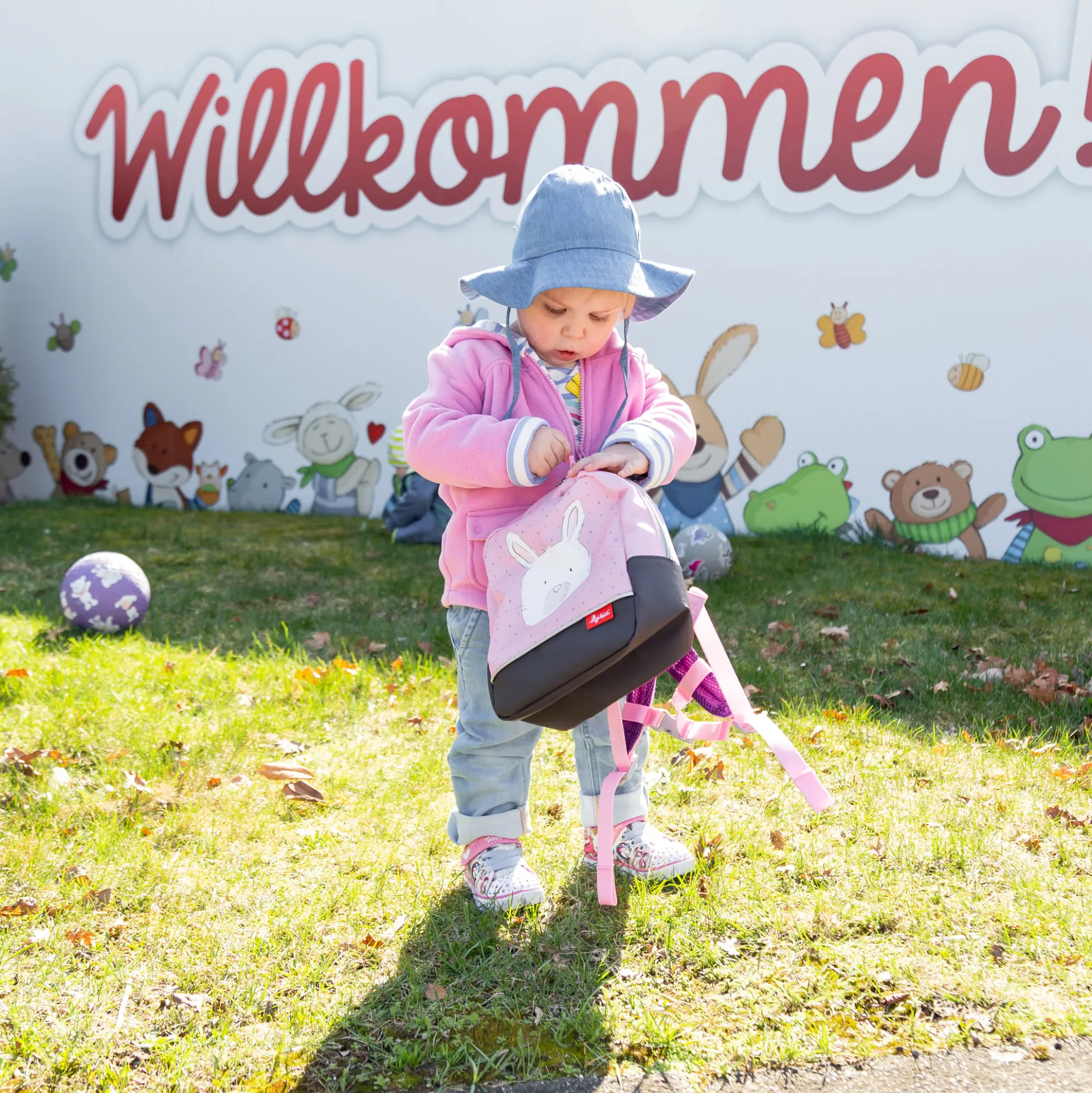 Babyjeans zum Krempeln mit heller Waschung