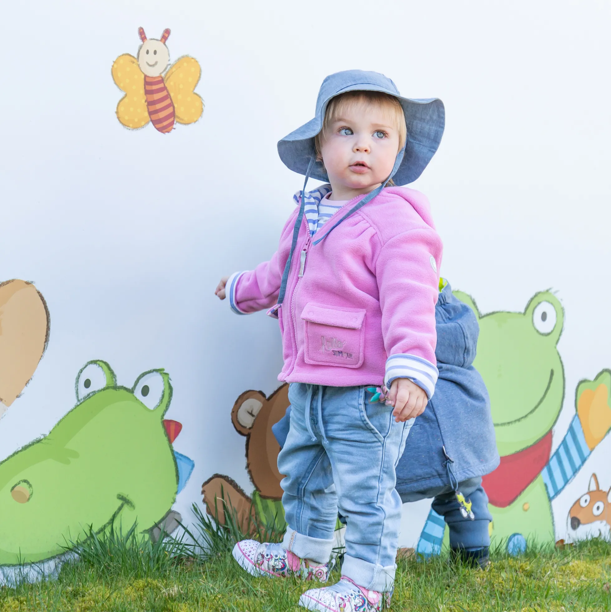 Babyjeans zum Krempeln mit heller Waschung
