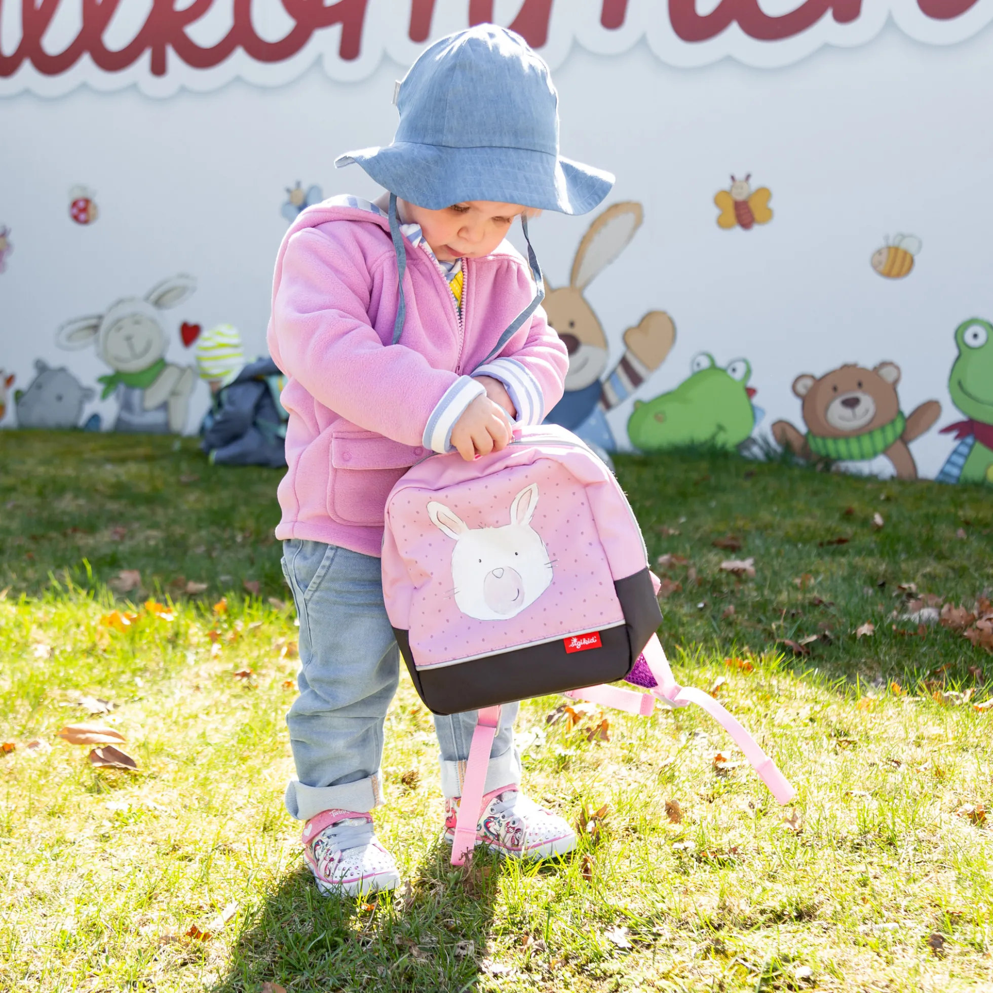 Babyjeans zum Krempeln mit heller Waschung