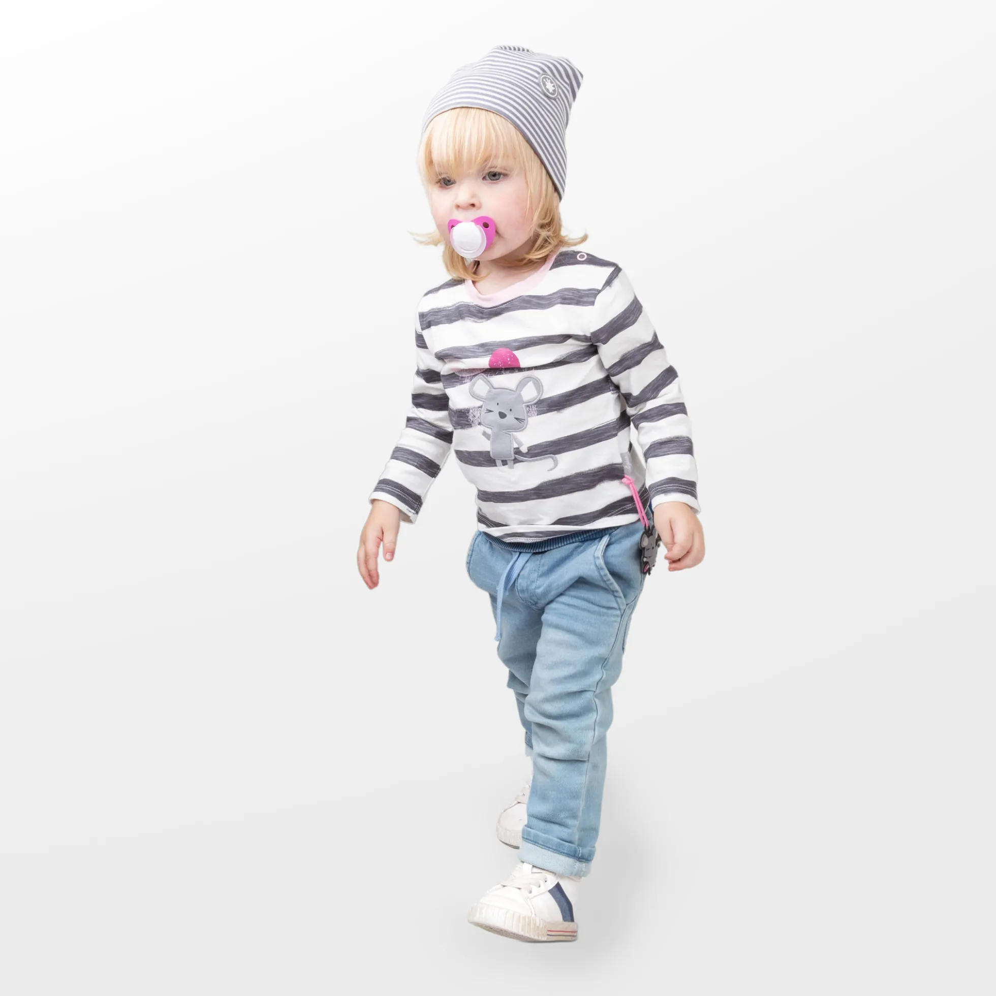 Babyjeans zum Krempeln mit heller Waschung