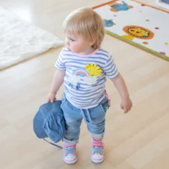 Babyjeans zum Krempeln mit heller Waschung