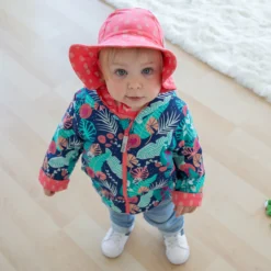 Babyjeans zum Krempeln mit heller Waschung