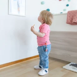 Babyjeans zum Krempeln mit heller Waschung