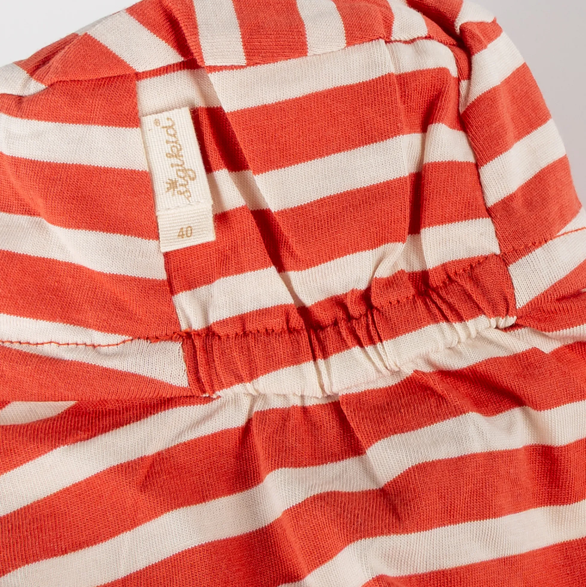 Baby Sonnenhut mit Nackenschutz, rot-weiß geringelt