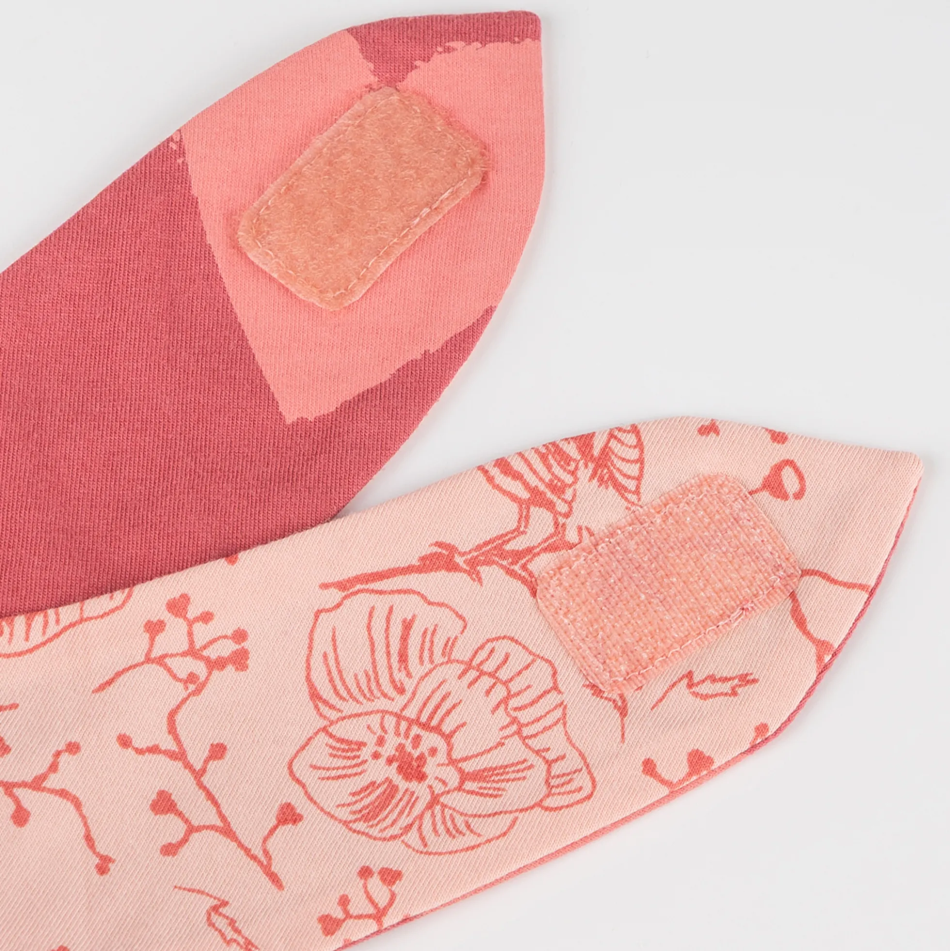Baby Wendehalstuch Vögelchen und Herzchen Print, rosa
