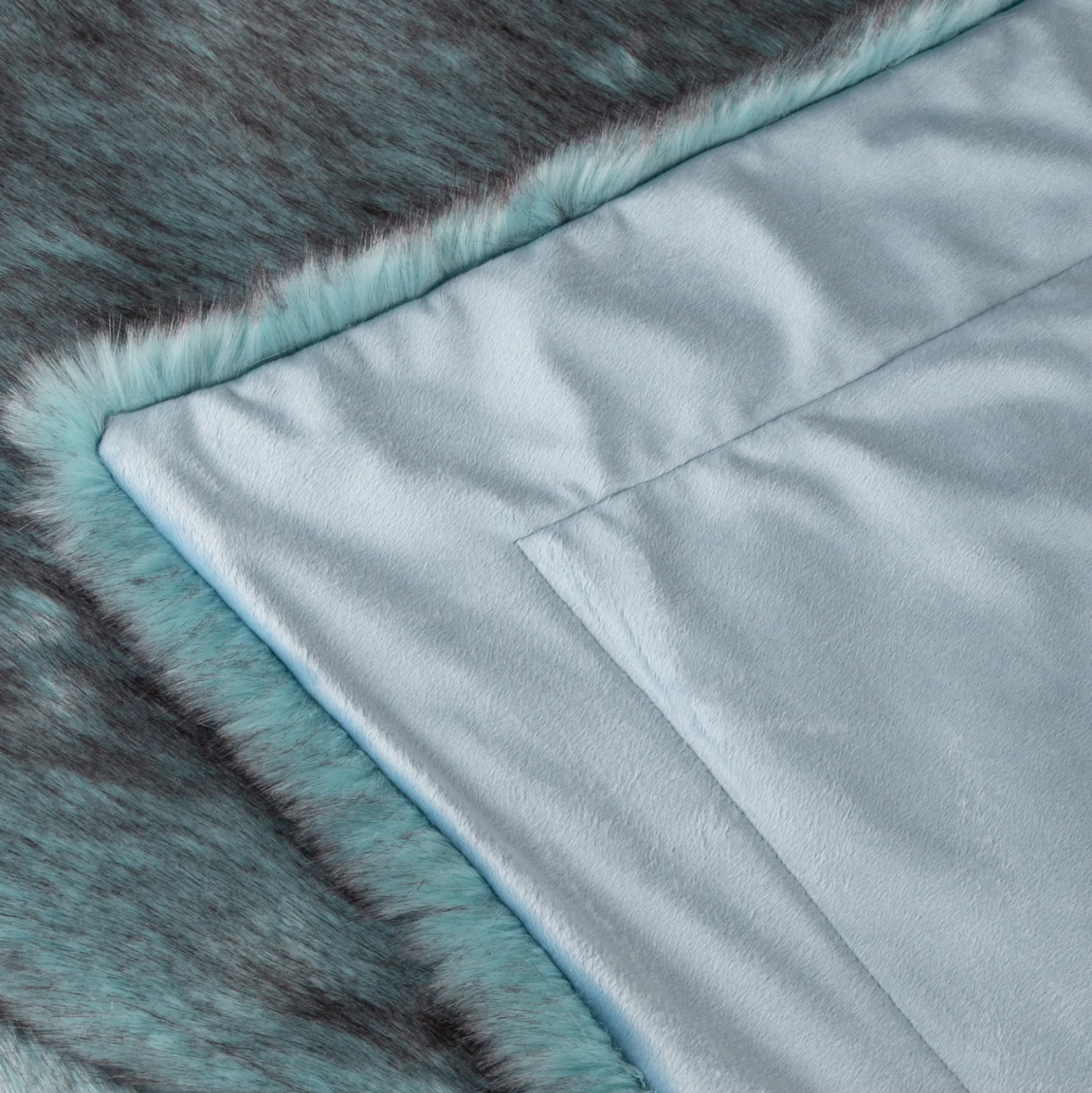 Beasts Plüsch Kuscheldecke, türkisblau