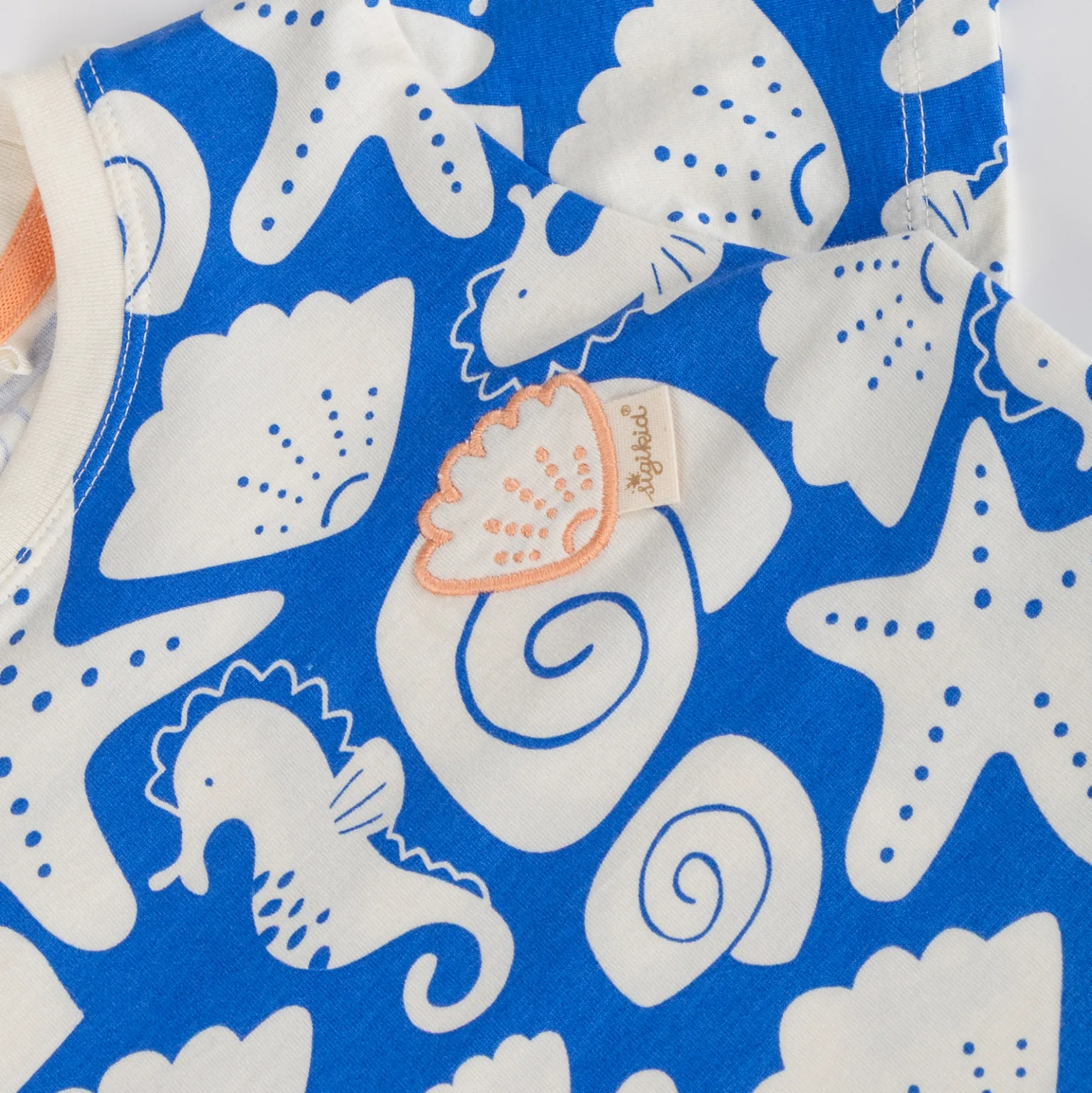 Kinder T-Shirt Strand Print, blau mit weiß