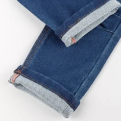 Lässige Kinderjeans mit Dehnbund und Bändchen