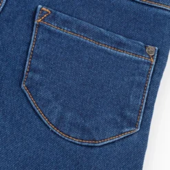 Schlanke Kinderjeans mit innen verstellbarem Dehnbund