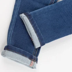 Schlanke Kinderjeans mit innen verstellbarem Dehnbund