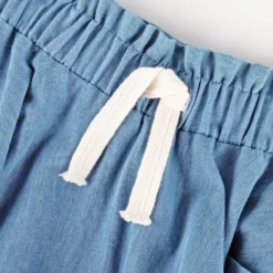 Weiter Kinderrock in Jeansblau, mit Taschen